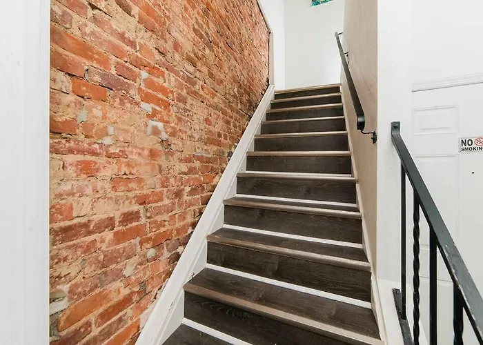 Off-street Parking - Washer & Dryer - Groupstay Apartment Pittsburgh