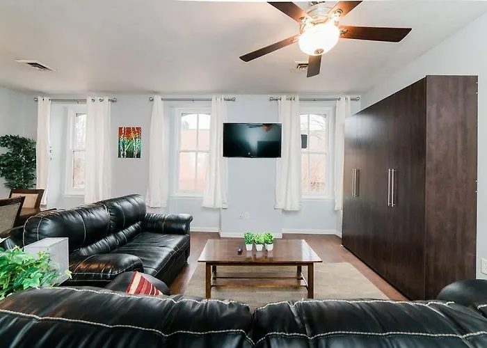 Apartment Off-street Parking - Washer & Dryer - Groupstay Pittsburgh