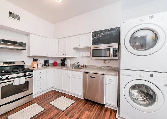 Apartment Off-street Parking - Washer & Dryer - Groupstay Pittsburgh