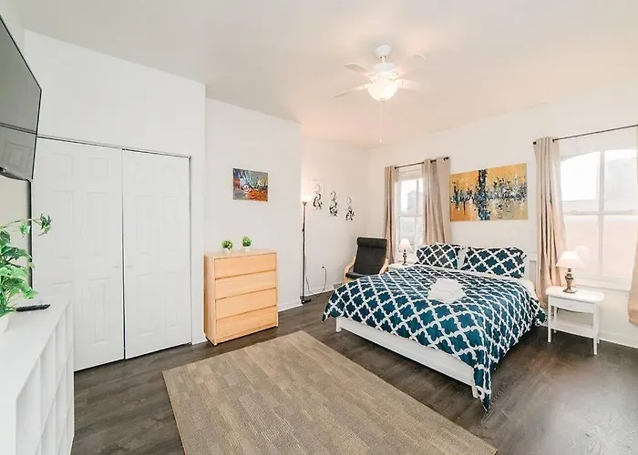 Apartment Off-street Parking - Washer & Dryer - Groupstay *