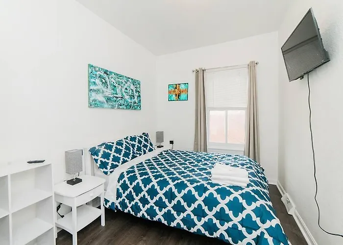 Apartment Off-street Parking - Washer & Dryer - Groupstay Pittsburgh